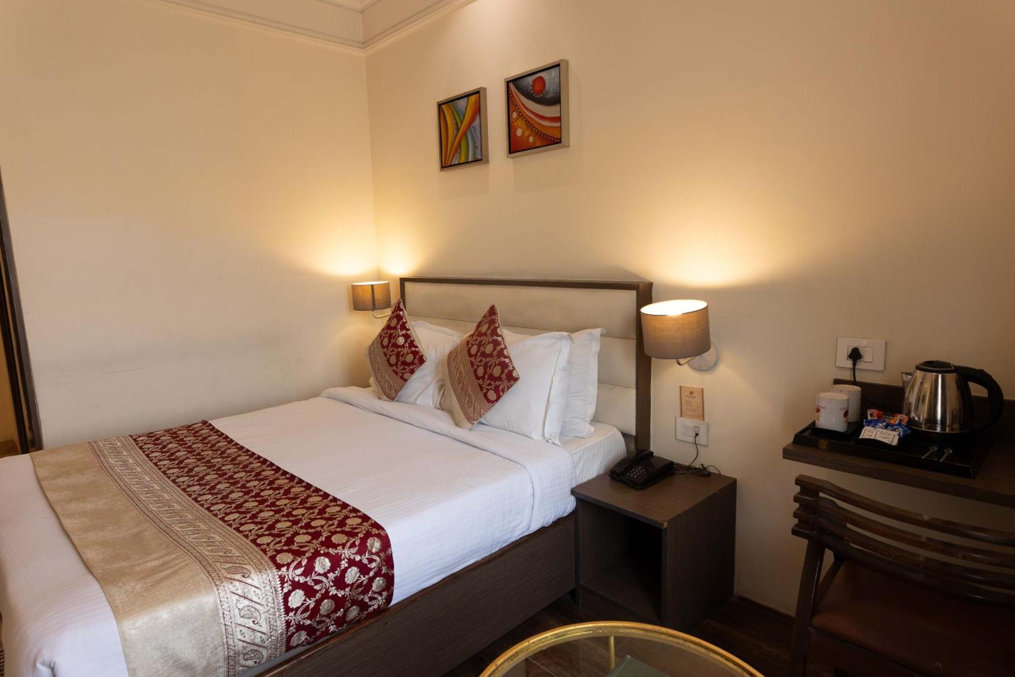New Hotel Broadway Varanasi Exterior photo