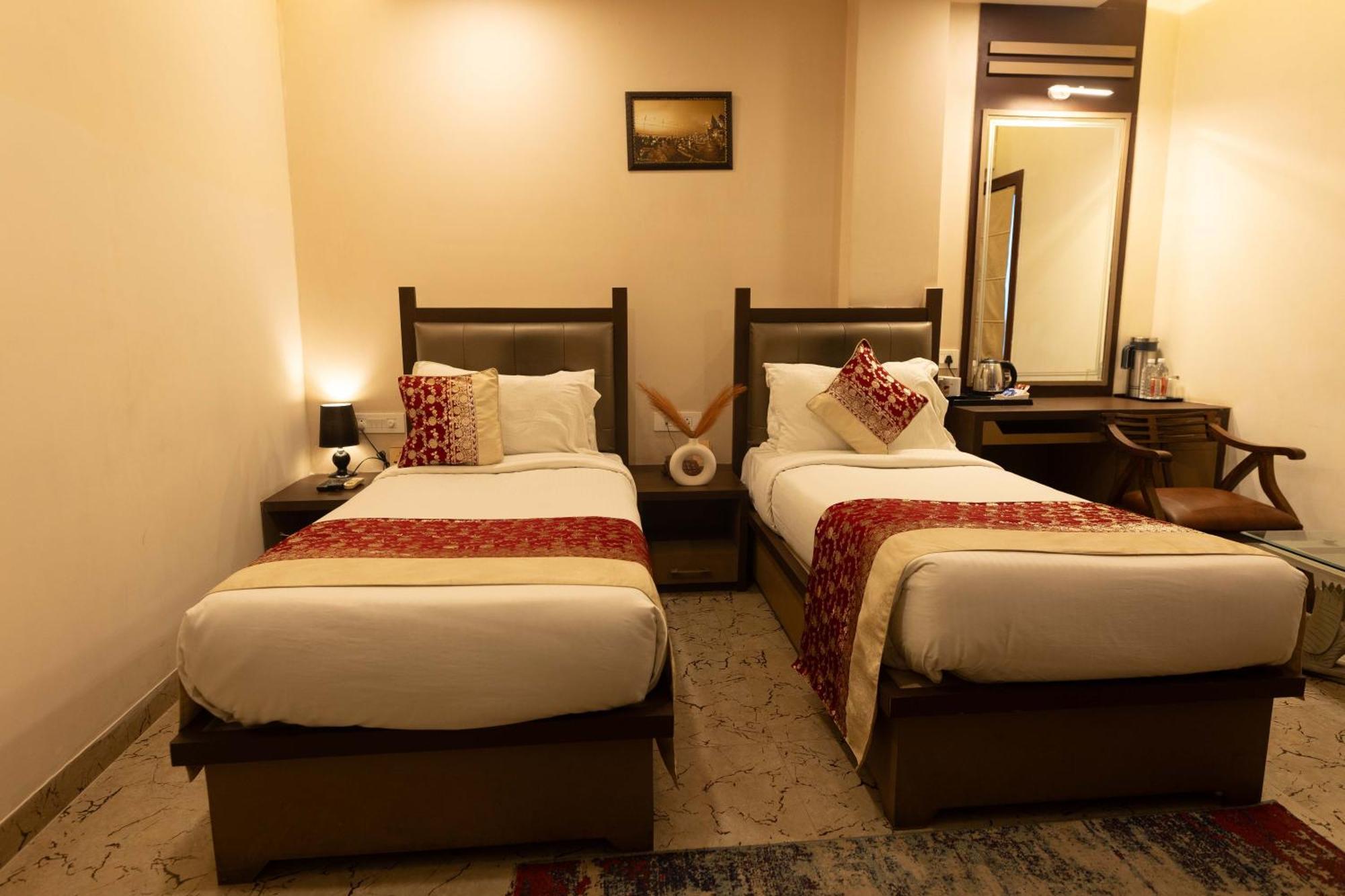 New Hotel Broadway Varanasi Exterior photo